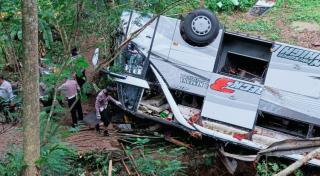 Bertambah Satu, Korban Tewas Bus Masuk Jurang Menjadi 30 Orang